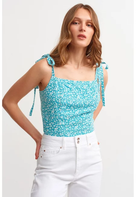 Къс топ с квадратно деколте