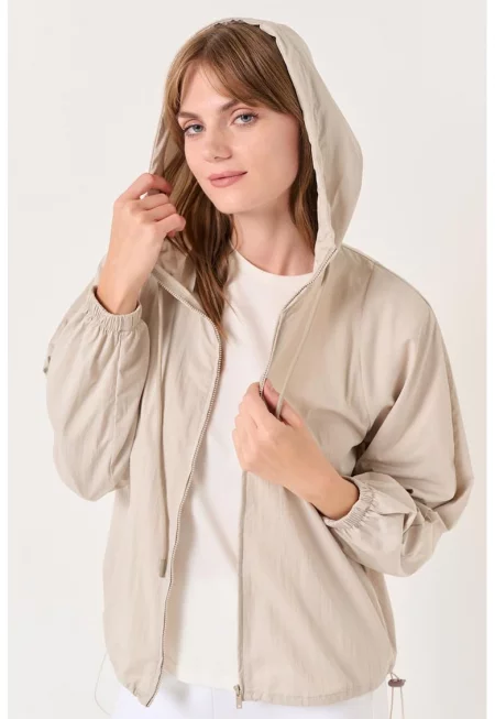 Олекотено яке с качулка