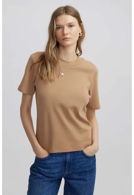 Памучна тениска с овално деколте