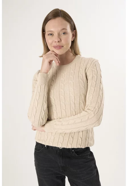 Плетен пуловер с овално деколте