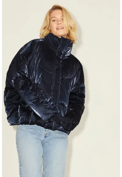 Подплатено зимно яке с висока яка