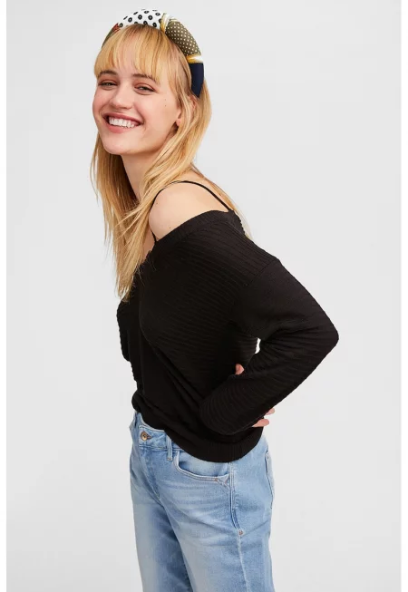 Пуловер с отвор на рамото