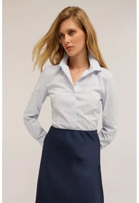 Раирана риза с остра яка