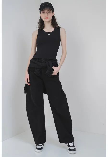 Слим тениска с овално деколте