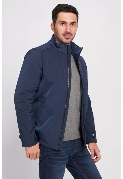 Яке с джобове встрани