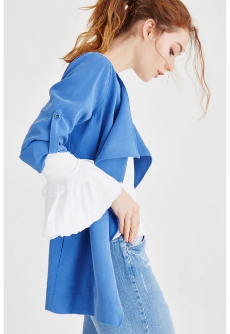 Яке със свободнопадаща яка