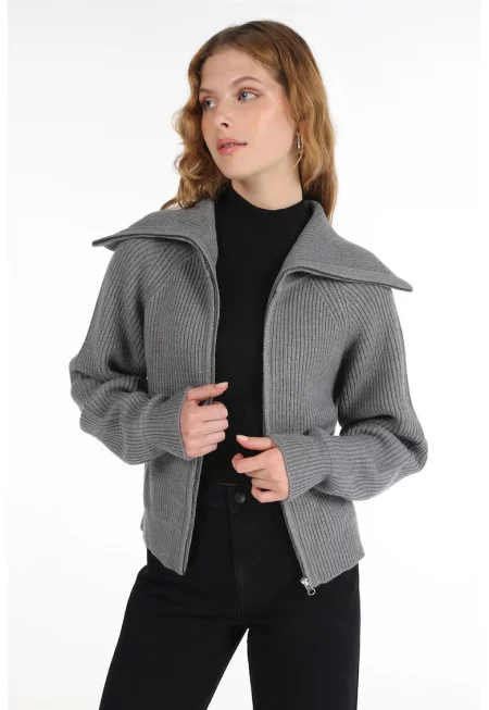 Жилетка с цип и ръкави реглан