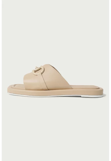 Кожени чехли Kara с метална апликация - Бежов