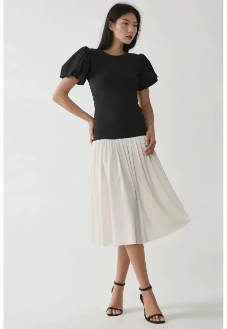 Миди рокля -  вталена - кръгло деколте - плетена