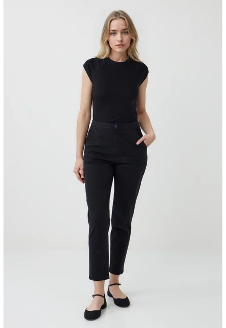 Панталон със стесен крачол и висока талия - Черен