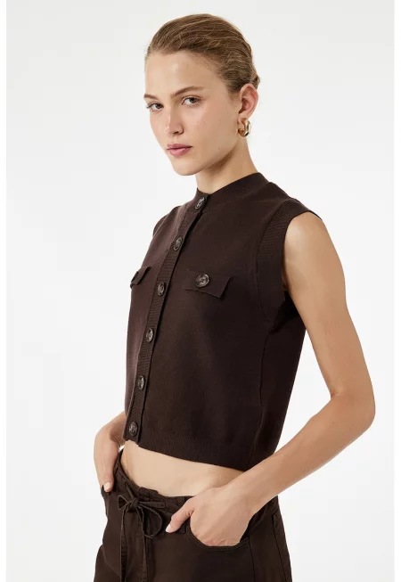 Плетен елек с копчета