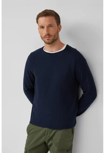 Пуловер с овално деколте