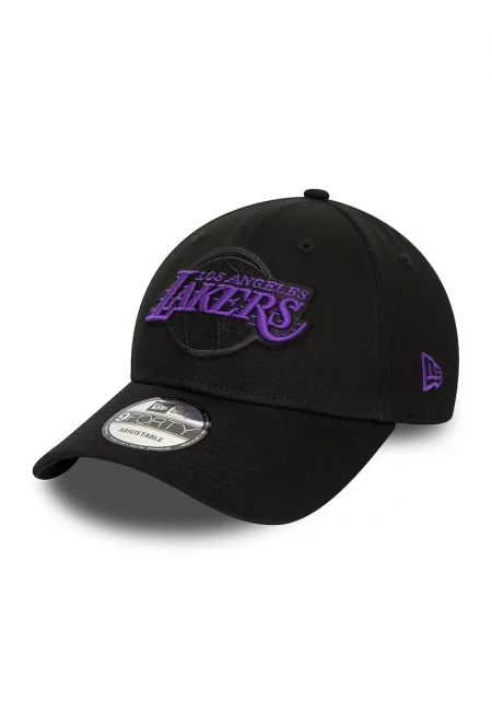 Шапка с лого на Los Angeles Lakers