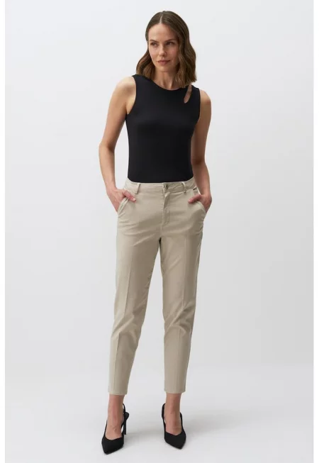 Скъсен панталон с лиосел с джобове - Камел