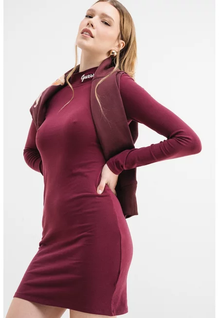 Слим рокля с ниска яка