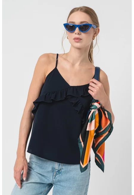 Топ с регулируеми презрамки и набирания