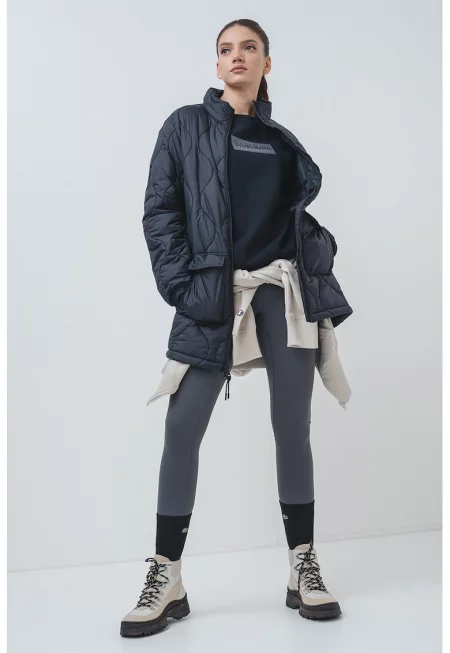 Яке със стандартна кройка и миди яка