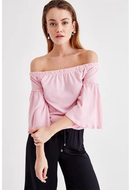 Блуза с голи рамене