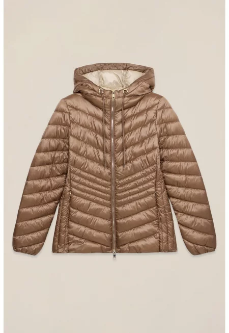 Бухнало яке с качулка