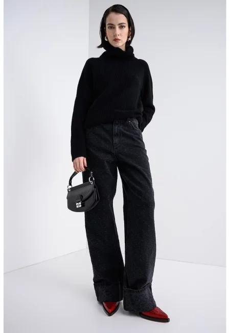 Дънки с миди талия и навит подгъв