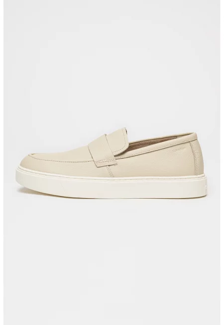 Кожени мокасини с овален връх - Светло бежово