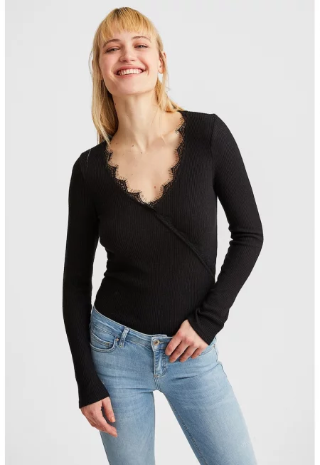 Слим блуза с рипс и дантела