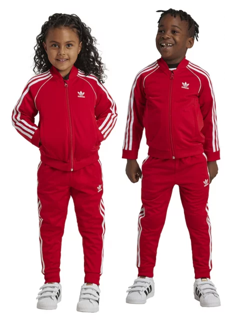 Спортен екип с цип и бродирано лого