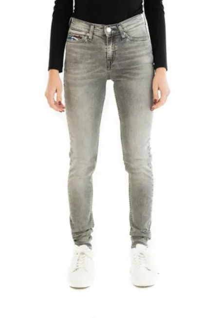 Тесни дънки  Модел