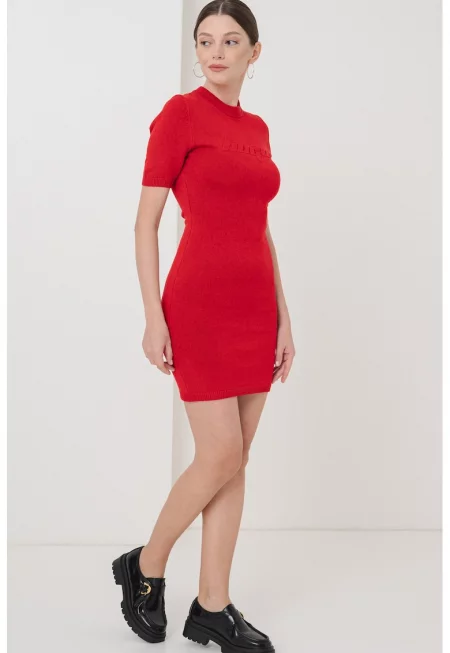 Вталена къса рокля-тениска - Аленочервен