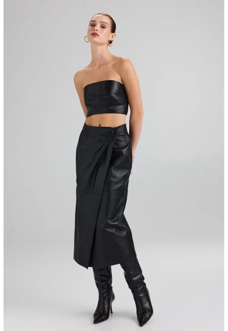 Застъпена кожена миди пола