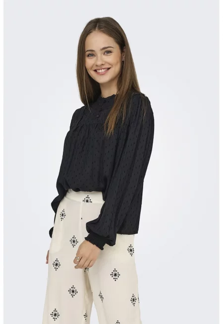Блуза с плетена дантела