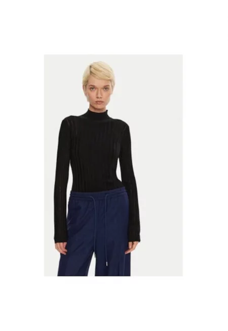 Дамска черна вълнена блуза
