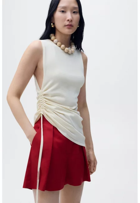 Къс панталон с лен и набирания