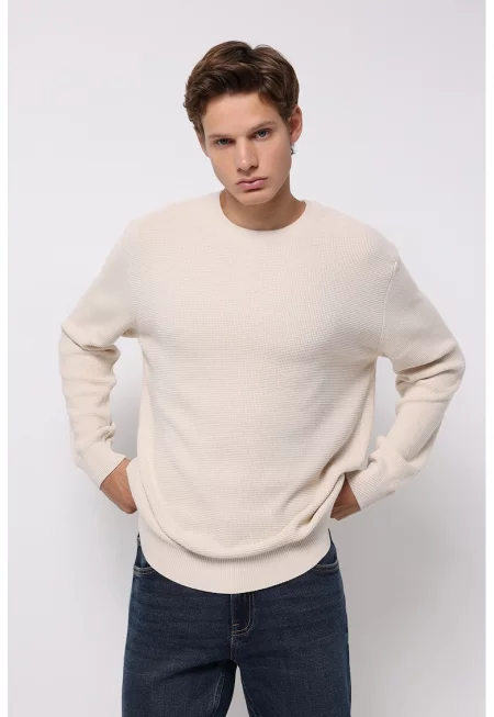 Памучен пуловер с овално деколте