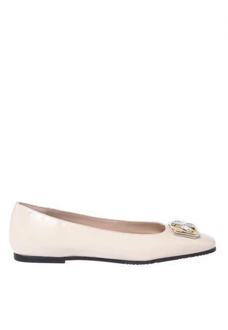 Пантофки от кожа с метален детайл