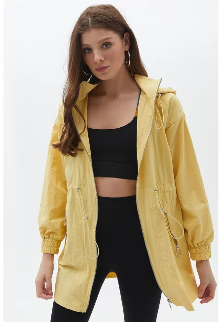 Парка с качулка и връзка на талията