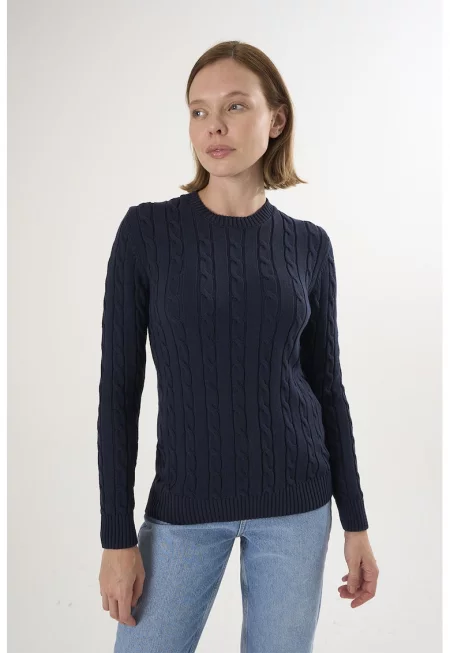 Плетен пуловер с овално деколте