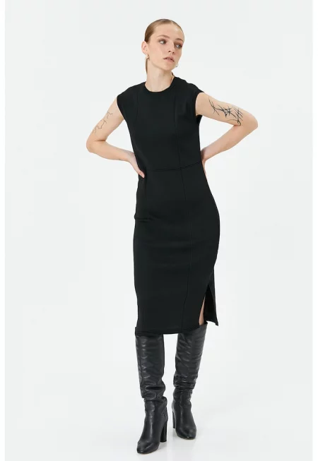 Прилепнала рокля без ръкави - Черен