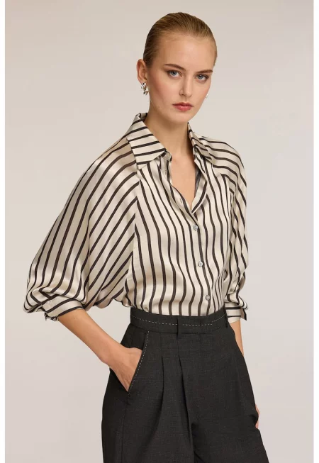 Сатинирана блуза с дълги ръкави