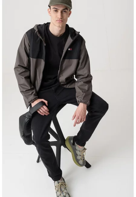 Яке с качулка и паднали ръкави