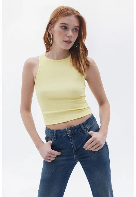 Къс топ с овално деколте