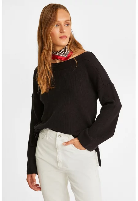 Пуловер с паднали ръкави