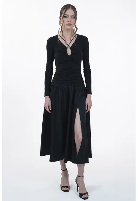 Разкроена рокля с цепка