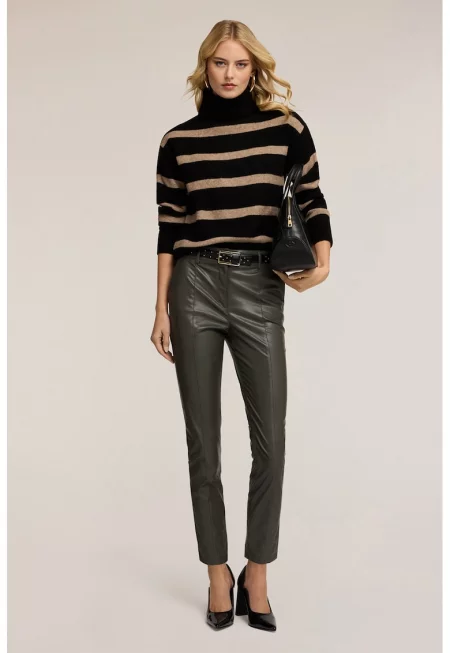 Скъсен панталон от еко кожа