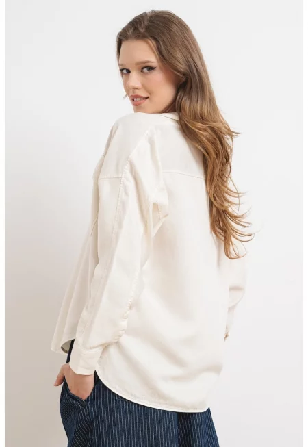 Уголемена риза от лиосел с джобове с капаче - Мръснобял