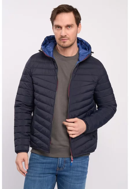 Капитонирано яке с качулка