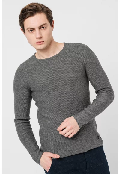 Памучен пуловер по тялото