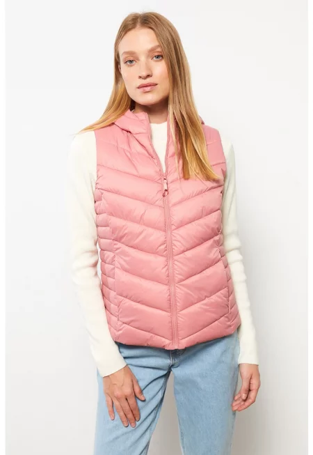 Подплатен капитониран елек с качулка