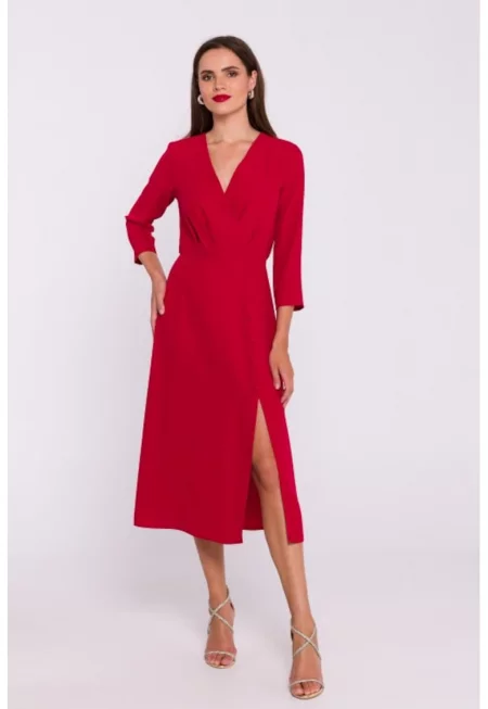 Рокля с дълбоко деколте и ниска цепка