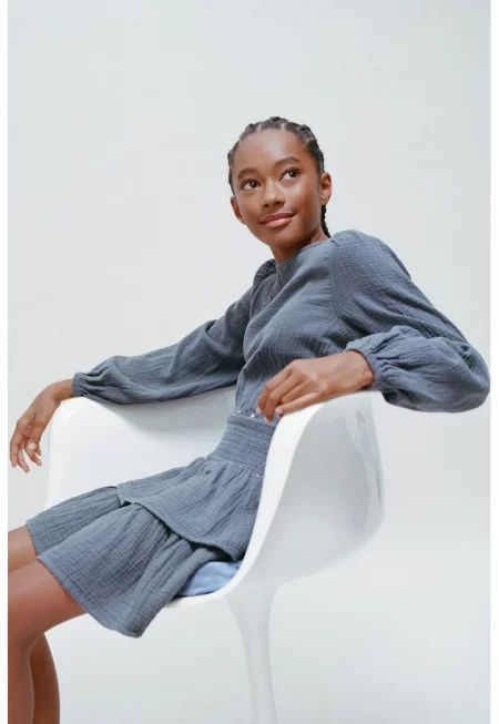 Рокля с декоративни камъни